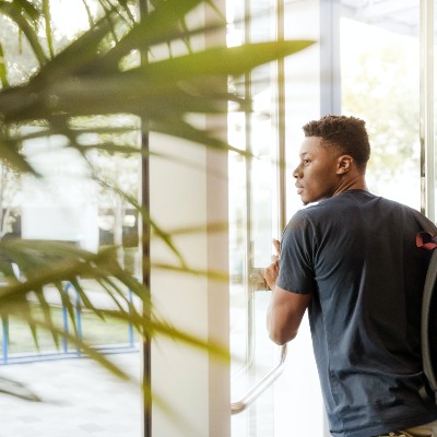 linkedin-sales-solutions-jJFrkJP_-RA-unsplash_ccexpress home aide etudiant